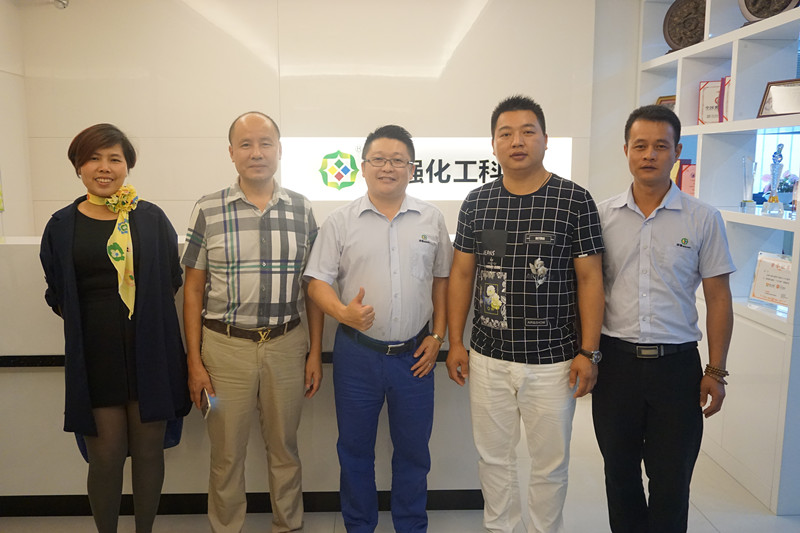 水蜜桃视频在线免费化工张总和湖南商会蜜桃AV免费进入入口协会李会长一行人合影