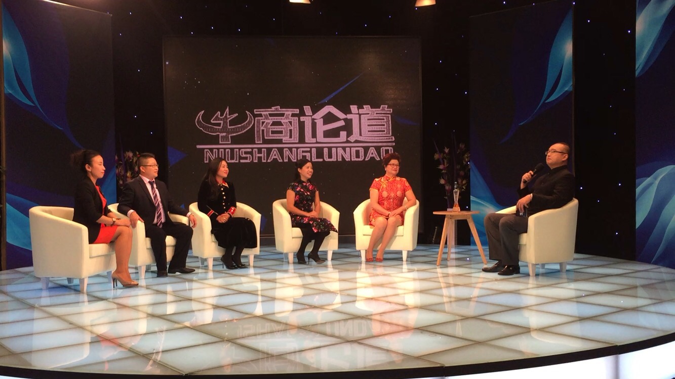 水蜜桃视频在线免费化工总经理张文与各位专家 节目录制现场